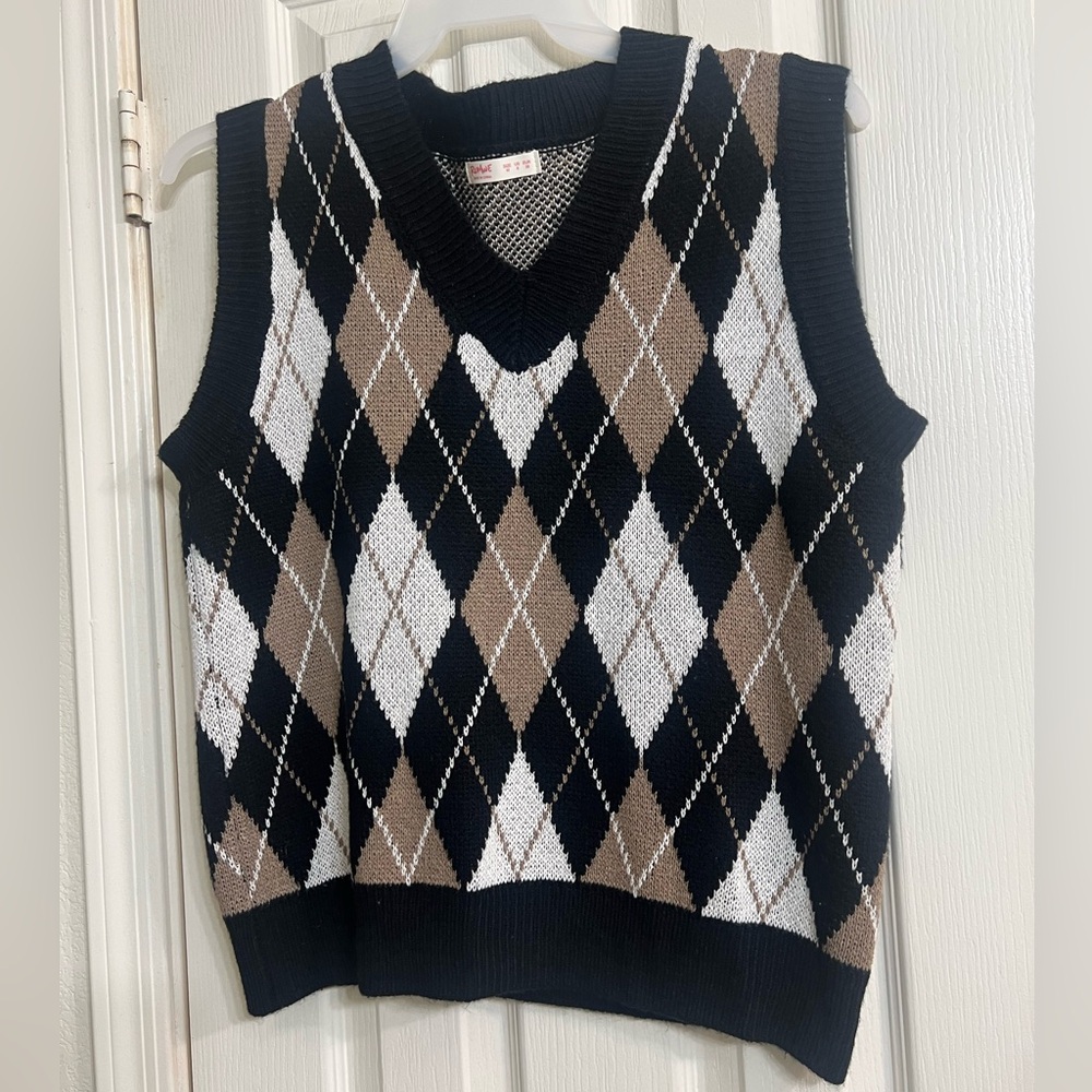 New ROMWE Argyle Knit Sweater Vest in black, white & brown
